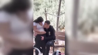 مصري واخد حبيبته الجنينة وفاشخها بعبصة