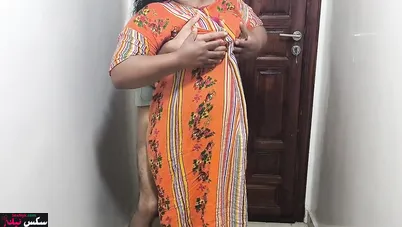 شرموطة بلدي بتتفشخ من النيك من جارها الجديد وتصرخ بصوت عالي