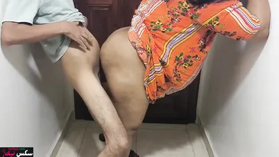 شرموطة بلدي بتتفشخ من النيك من جارها الجديد وتصرخ بصوت عالي