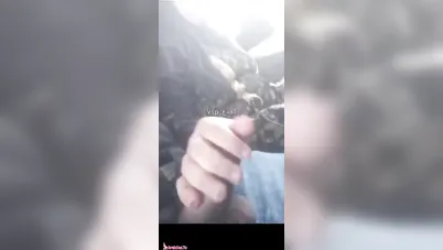 شرموطة مصرية بتدلك زب شاب مصري في العربية