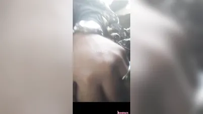 شرموطة مصرية بتدلك زب شاب مصري في العربية