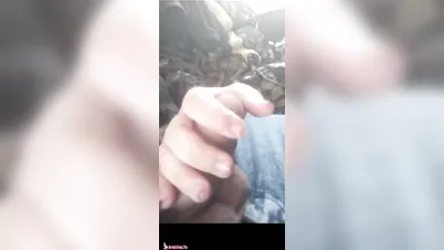 شرموطة مصرية بتدلك زب شاب مصري في العربية