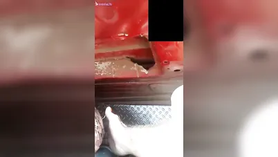 متحرش من المنصورة بيقفش طيظ ميلف في العربية