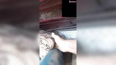 متحرش من المنصورة بيقفش طيظ ميلف في العربية