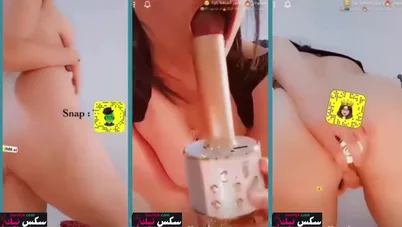 سكس ام شامبو تعصر بزازها وتنيك نفسها بالمايكروفون