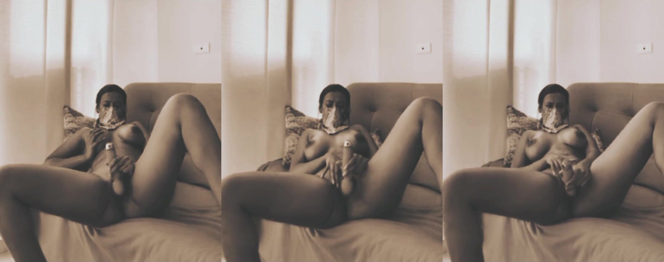 تسجيل لشرموطة مصرية بتنيك كسها في البث المباشر