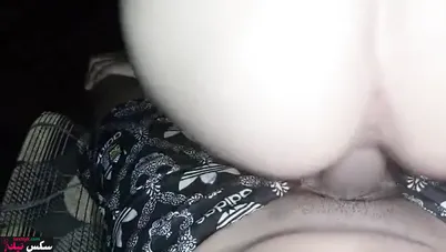 مصرية بياخد خطيبته البيت ويفشخ طيزها نيك ويقعدها على زبه