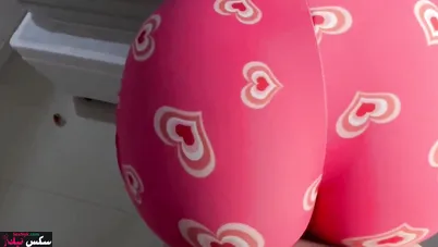 مصري بيدخل على اخته الجامدة اوضتها ويفشخها نيك بجميع الاوضاع