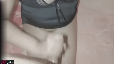 مصري واخد صاحبتو البيت ومخليها تمصله وفاشخها من النيك العنيف
