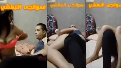 ممحونة عربية بتقلع للزبون وبياخدها على زبه