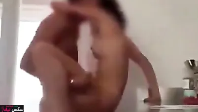 القحبة بتقلعله الهدوم وتقوله حط زبك كله في كسي