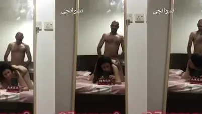 عنتيل واخد شرموطة البيت وهاري طيزها على السرير