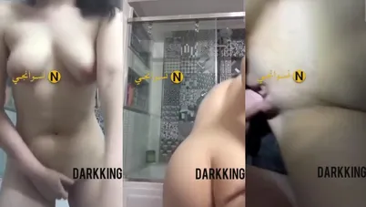 مطلقة جسمها جامد بتصور نودز في الحمام وفاشخة كسها فرك