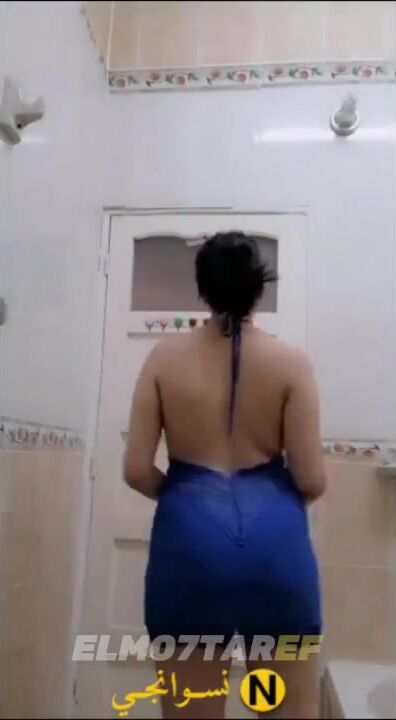 سكس نودز مسرب لبنوتة عسولة بتقفش في بزازها وتغري حبيبها