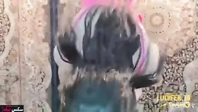 البت نايمه وبتلعب في كسها قبل نيكها من حبيبها