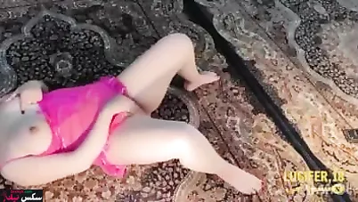 البت نايمه وبتلعب في كسها قبل نيكها من حبيبها