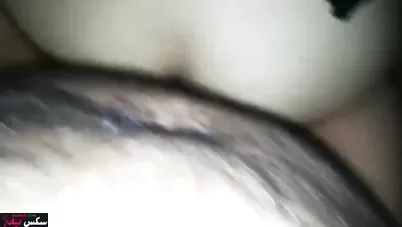 عربية جميلة بتاخد الزب بين بزازها قبل نيكها بعنف