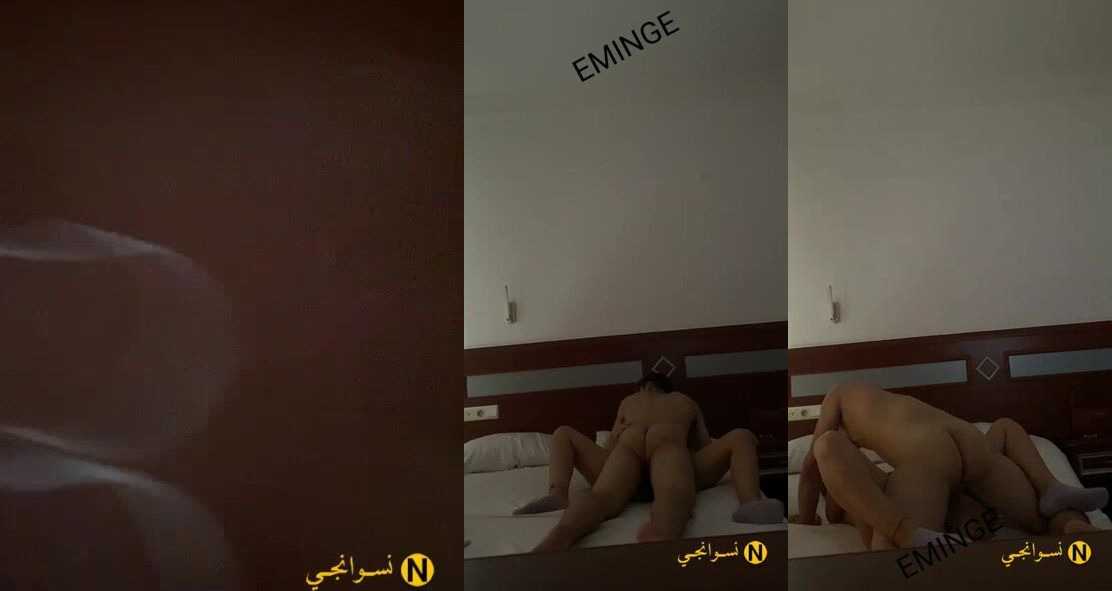 تتناك على السرير مع زوجها الديوث بكل الاوضاع