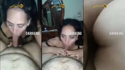 قلعتله الهدوم وقعدلها على السرير ونزلت في زبه مص