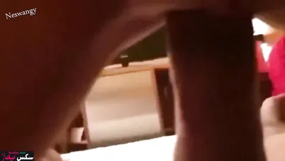 المتناكة مبسوطة بالتصوير وتمص الزب وتنزل عليه