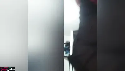 مغربية تخون زوجها وتصور نودز لعشيقها وتقوله تعال الحس طبوني