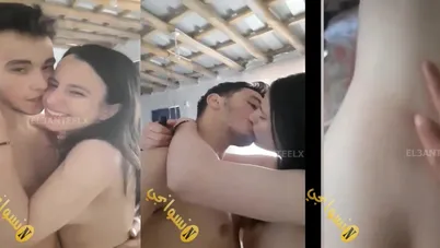 عربية مولعة حبيبها نازل فيها بوس واحضان على الواقف