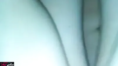 مزة جسمها ابيض جوزها الديوث بيصورها وهي بتتناك