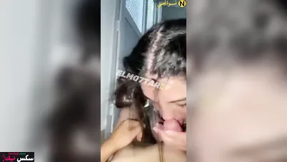 بنوتة عربية بتتصور وهي بتمص لحبيبها وبتقلعله ملط