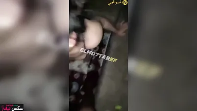 بنوتة عربية بتتصور وهي بتمص لحبيبها وبتقلعله ملط