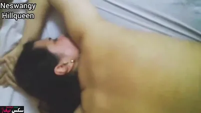 الواد الفاجر راكب البت وبيفخش كسها الكبير على الآخر