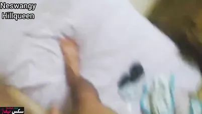 الواد الفاجر راكب البت وبيفخش كسها الكبير على الآخر