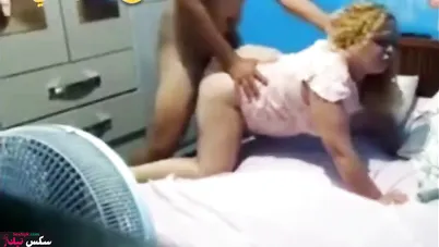 عربية شرموطة بتتناك وتقول للزبون زبك حلو دخله كله