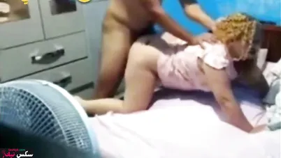 عربية شرموطة بتتناك وتقول للزبون زبك حلو دخله كله