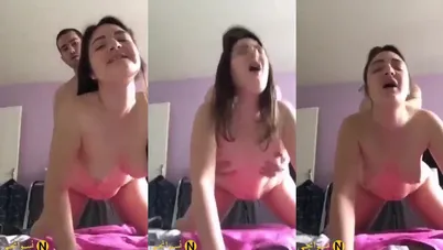 خليجية بتحط التلفون قدامها وتتصور وهي بتتناك خلفي