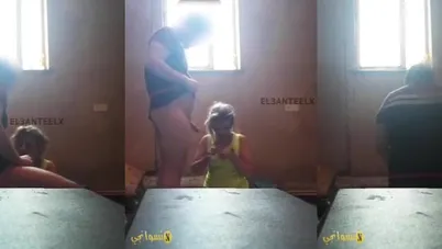 عربية جارها بيديها زبه وتمصله زي المحرومة