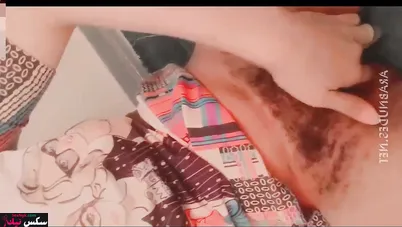 البت مولعة على الاخر ونازله في كسها نيك بالخيارة