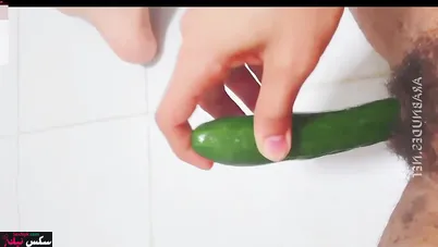 البت مولعة على الاخر ونازله في كسها نيك بالخيارة