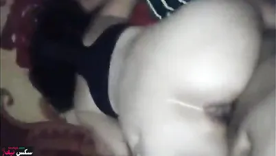 خليجية اخر هيجان جارها بيفشخ فتحة طيزها نيك