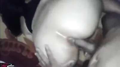 خليجية اخر هيجان جارها بيفشخ فتحة طيزها نيك