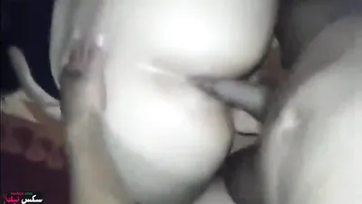 خليجية اخر هيجان جارها بيفشخ فتحة طيزها نيك