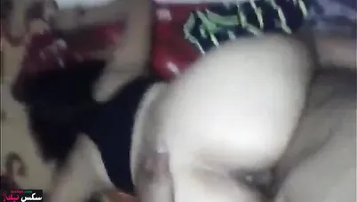 خليجية اخر هيجان جارها بيفشخ فتحة طيزها نيك
