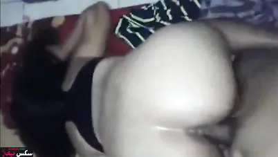خليجية اخر هيجان جارها بيفشخ فتحة طيزها نيك