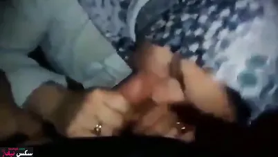 قحبة عراقية جسمها نار بتمص الزب وتمتع الشاب - سكس عراقي