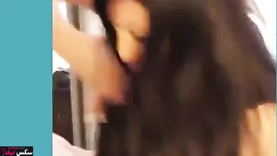 قحبة خليجية منحرفة تتناك بجميع الاوضاع وتتفضح