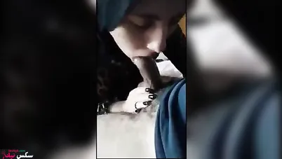 محجبة مصرية بتمص زب صاحب جوزها زي الخبيرة