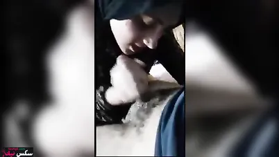 محجبة مصرية بتمص زب صاحب جوزها زي الخبيرة