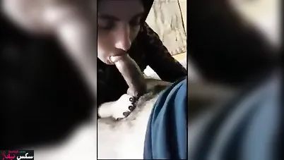 محجبة مصرية بتمص زب صاحب جوزها زي الخبيرة