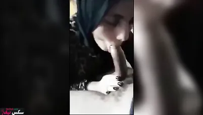 محجبة مصرية بتمص زب صاحب جوزها زي الخبيرة
