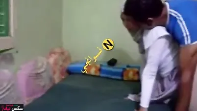 لبوة سعودي تمص زب اخوها وتبلعه كامل في كسها