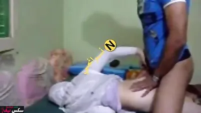 لبوة سعودي تمص زب اخوها وتبلعه كامل في كسها